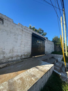 casa grande con piscina